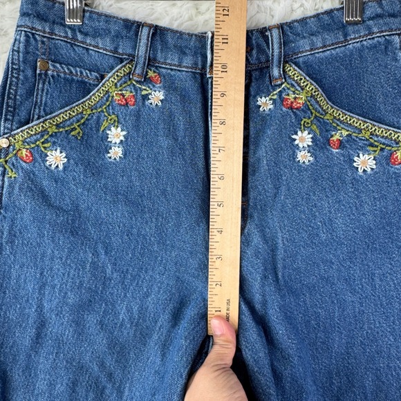 Pilcro Denim Shorts S Blue Strawberry Floral Embroidered Cottagecore Boho Summer - Picture 6 of 8